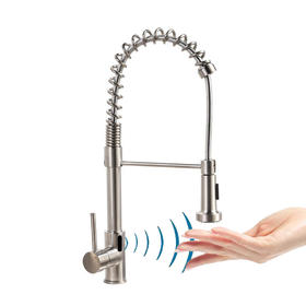 Quais são as vantagens e desvantagens das torneiras sem toque e sem as mãos em termos de higiene, conveniência e conservação de água?